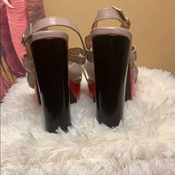 Heels   - Picture 3 of 7